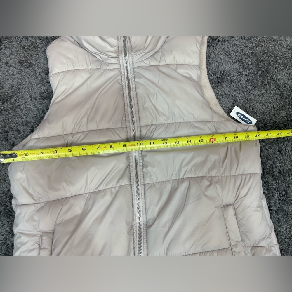 Old navy very light nude pink puffer Vest Women’s size M - Picture 15 of 16